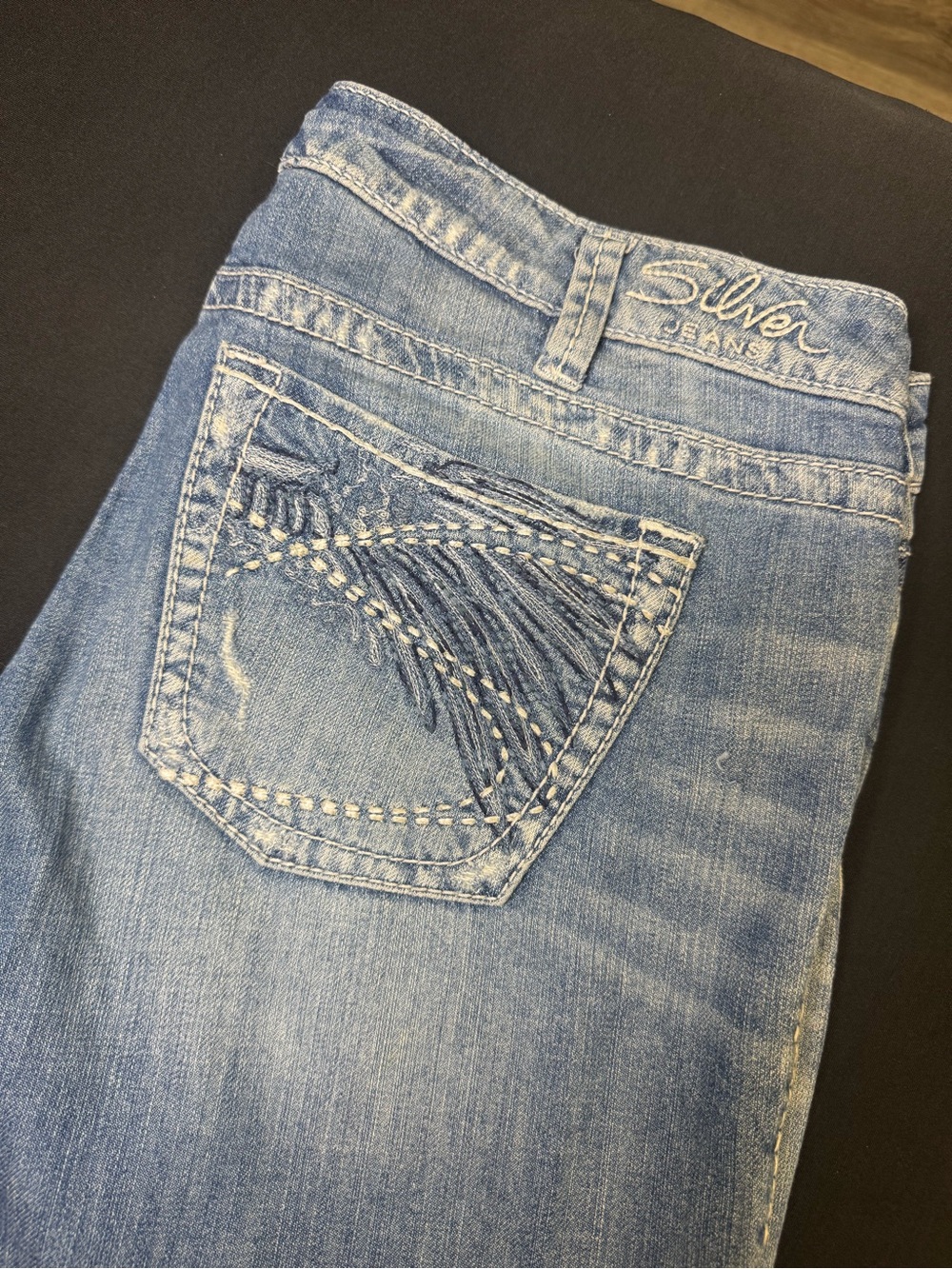Silver Jeans Women's Light Wash Embroidered Back Pocket Bootcut Jeans